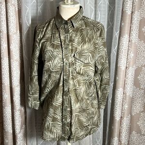 Sonoma button down shirt with 3/4 sleeve size medium